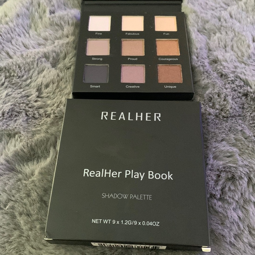 Realher Play Book I Eyeshadow Palette